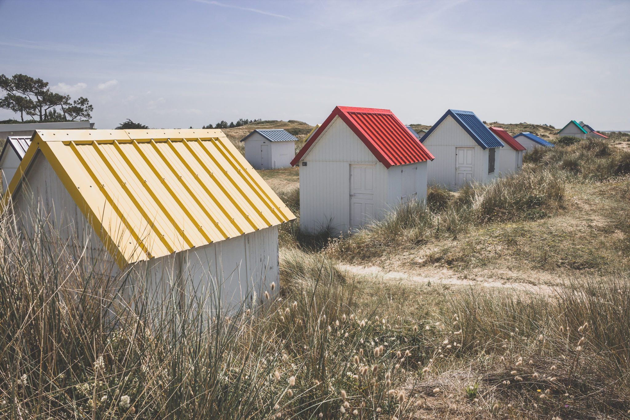 les cabanes de plages de Gouville sur mer