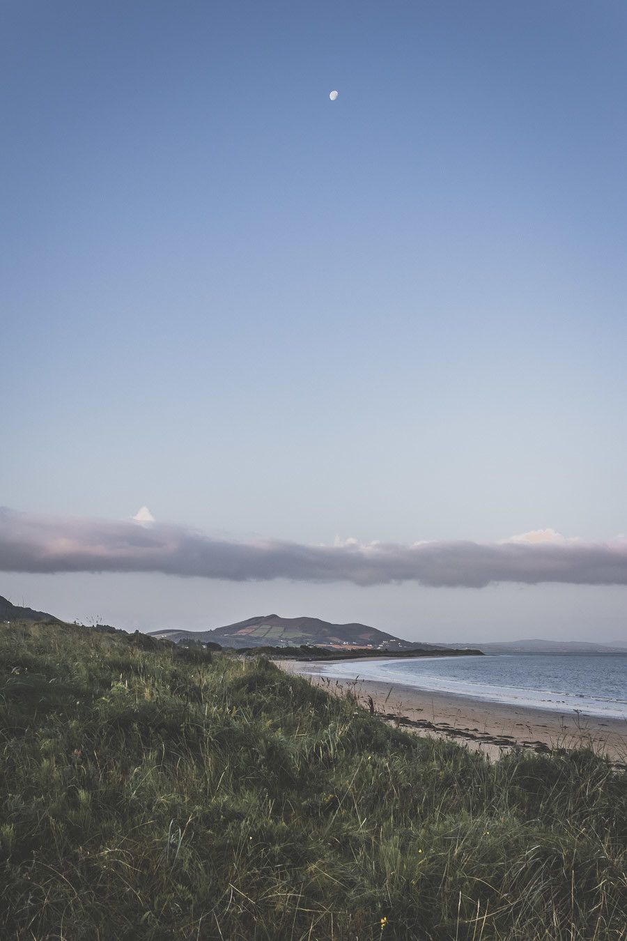 lune dans le ciel - photo de paysage