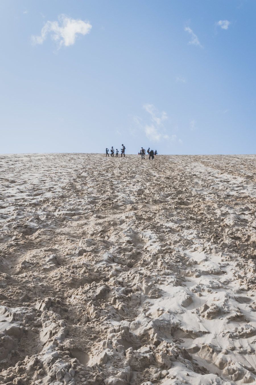 Envie de visiter le Bassin d’Arcachon ? Vous n’avez jamais eu la chance de monter la dune du Pilat ? Cet article est fait pour vous. Partez à la découverte du Cap Ferret, de la ville d’hiver d’Arcachon et des jolis villages ostréicoles lors d’un week-end bien mérité. #roadtrip #nouvelleaquitaine #france #vacances / Bassin d’Arcachon / Arcachon bassin / Gironde France / Gironde tourisme / Gironde paysage / Gironde visite / Nouvelle Aquitaine France