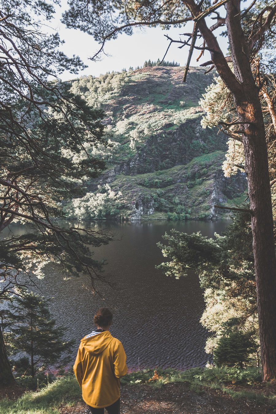 Vous rêvez ou planifiez un road trip en Irlande ? Vous partez en vacances à Dublin et souhaitez faire une excursion en dehors de la ville ? Pensez au Parc National des Montagnes de Wicklow ! C’est un paradis pour les randonneurs et pour les amoureux de grands espaces. Irlande road trip / Road trip Irlande / Irlande paysage / Irlande voyage / Voyage Irlande / Voyage en Irlande / Dublin / Wicklow ireland / Wicklow mountains / Wicklow Mountains National Park