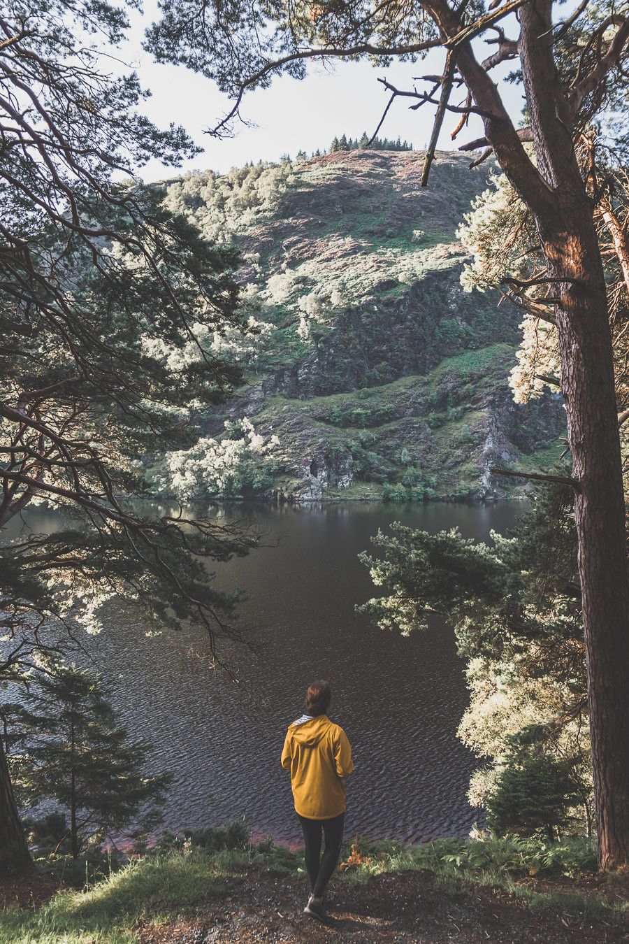 Vous rêvez ou planifiez un road trip en Irlande ? Vous partez en vacances à Dublin et souhaitez faire une excursion en dehors de la ville ? Pensez au Parc National des Montagnes de Wicklow ! C’est un paradis pour les randonneurs et pour les amoureux de grands espaces. Irlande road trip / Road trip Irlande / Irlande paysage / Irlande voyage / Voyage Irlande / Voyage en Irlande / Dublin / Wicklow ireland / Wicklow mountains / Wicklow Mountains National Park