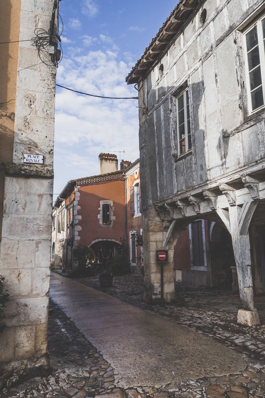 Tu prévois de visiter les Landes ? Tu rêves de plages de sable fin et de coins nature sans prendre l’avion ? Les Landes sont faites pour toi ! Retrouve dans notre article détaillé quoi faire dans les Landes, que voir et que visiter, entre jolies plages et villages de charme, réserves naturelles… #roadtrip #landes #nouvelleaquitaine #france / Vacances en France / Vacances plage / France paysage / Landes paysage / Landes tourisme / Landes plage / Landes France / Voyage en France / Voyage nature