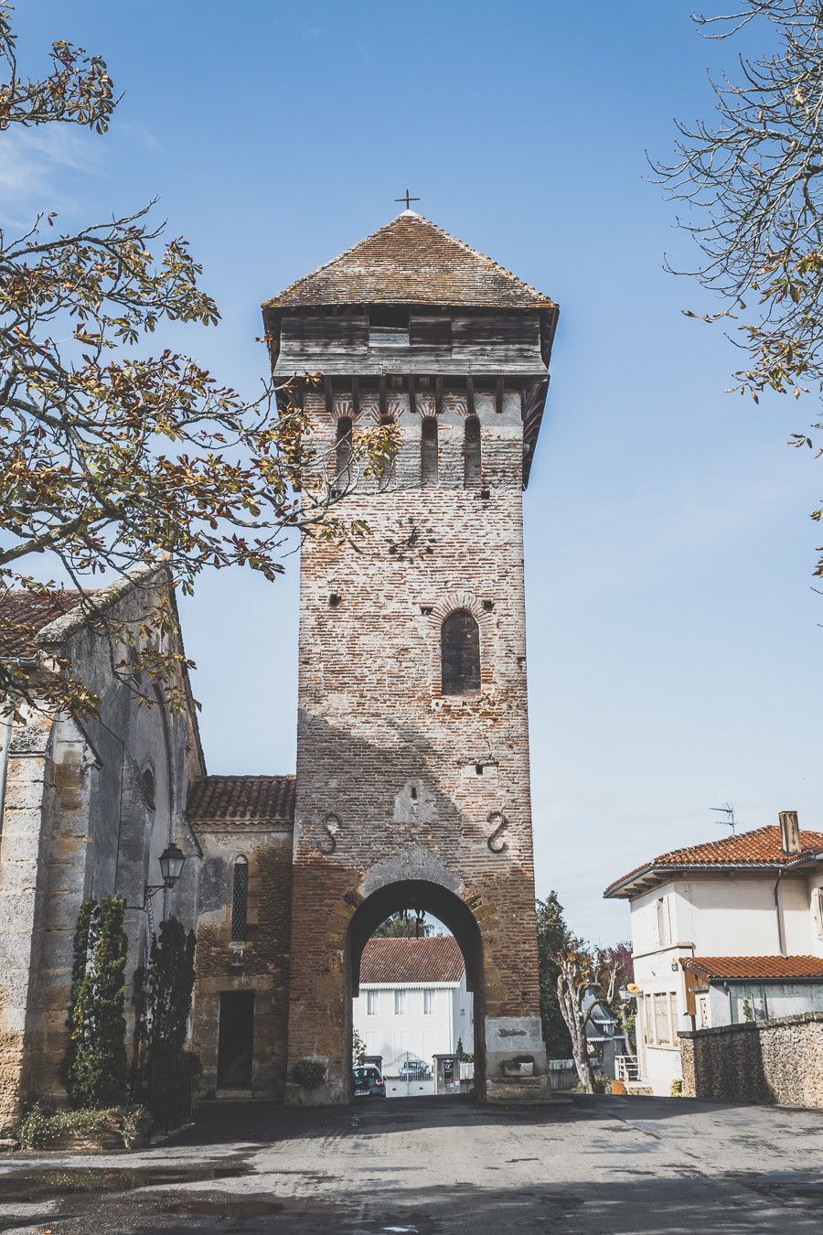 Tu prévois de visiter les Landes ? Tu rêves de plages de sable fin et de coins nature sans prendre l’avion ? Les Landes sont faites pour toi ! Retrouve dans notre article détaillé quoi faire dans les Landes, que voir et que visiter, entre jolies plages et villages de charme, réserves naturelles… #roadtrip #landes #nouvelleaquitaine #france / Vacances en France / Vacances plage / France paysage / Landes paysage / Landes tourisme / Landes plage / Landes France / Voyage en France / Voyage nature