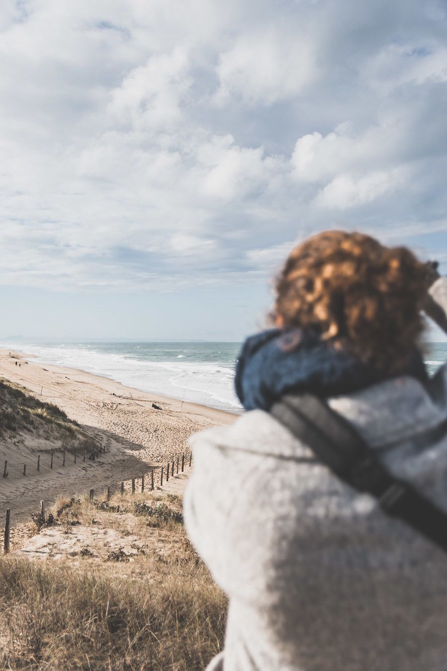 Tu prévois de visiter les Landes ? Tu rêves de plages de sable fin et de coins nature sans prendre l’avion ? Les Landes sont faites pour toi ! Retrouve dans notre article détaillé quoi faire dans les Landes, que voir et que visiter, entre jolies plages et villages de charme, réserves naturelles… #roadtrip #landes #nouvelleaquitaine #france / Vacances en France / Vacances plage / France paysage / Landes paysage / Landes tourisme / Landes plage / Landes France / Voyage en France / Voyage nature