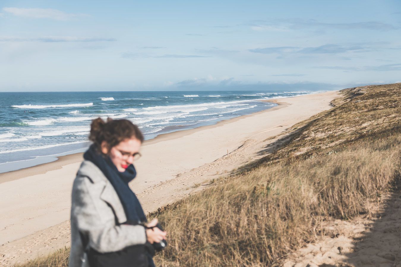 Tu prévois de visiter les Landes ? Tu rêves de plages de sable fin et de coins nature sans prendre l’avion ? Les Landes sont faites pour toi ! Retrouve dans notre article détaillé quoi faire dans les Landes, que voir et que visiter, entre jolies plages et villages de charme, réserves naturelles… #roadtrip #landes #nouvelleaquitaine #france / Vacances en France / Vacances plage / France paysage / Landes paysage / Landes tourisme / Landes plage / Landes France / Voyage en France / Voyage nature