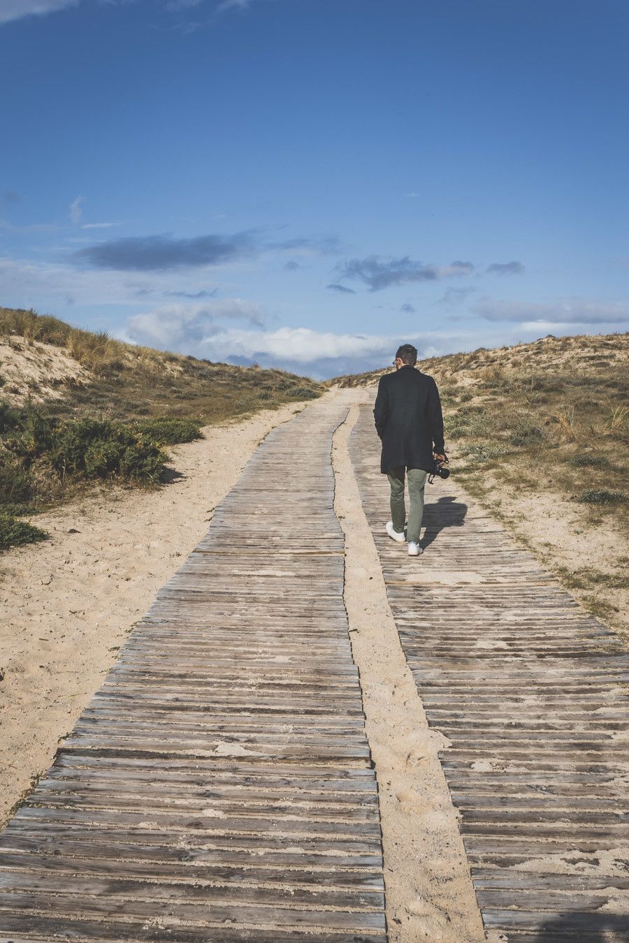 Tu prévois de visiter les Landes ? Tu rêves de plages de sable fin et de coins nature sans prendre l’avion ? Les Landes sont faites pour toi ! Retrouve dans notre article détaillé quoi faire dans les Landes, que voir et que visiter, entre jolies plages et villages de charme, réserves naturelles… #roadtrip #landes #nouvelleaquitaine #france / Vacances en France / Vacances plage / France paysage / Landes paysage / Landes tourisme / Landes plage / Landes France / Voyage en France / Voyage nature