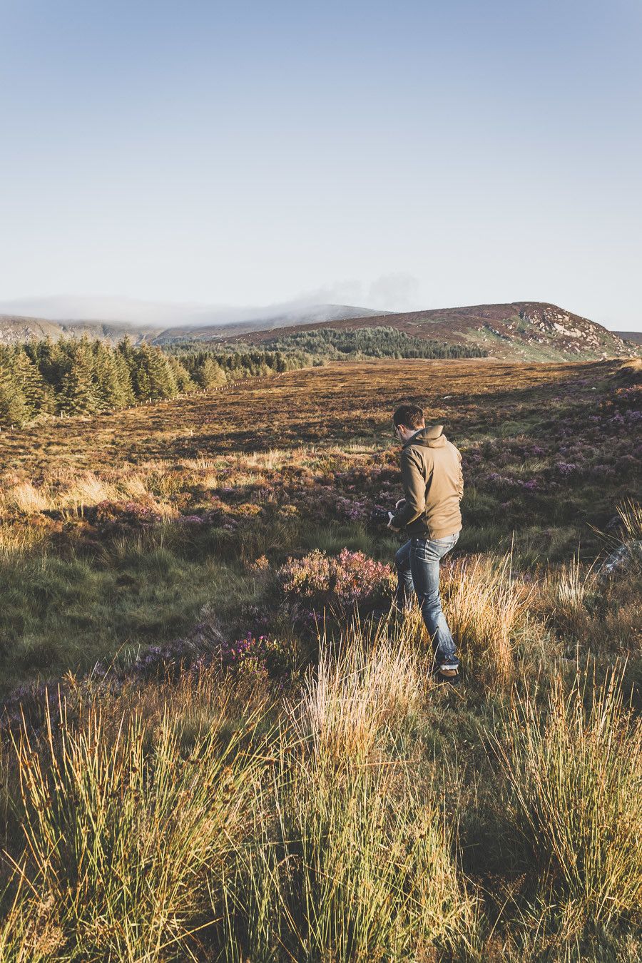 Vous rêvez ou planifiez un road trip en Irlande ? Vous partez en vacances à Dublin et souhaitez faire une excursion en dehors de la ville ? Pensez au Parc National des Montagnes de Wicklow ! C’est un paradis pour les randonneurs et pour les amoureux de grands espaces. Irlande road trip / Road trip Irlande / Irlande paysage / Irlande voyage / Voyage Irlande / Voyage en Irlande / Dublin / Wicklow ireland / Wicklow mountains / Wicklow Mountains National Park