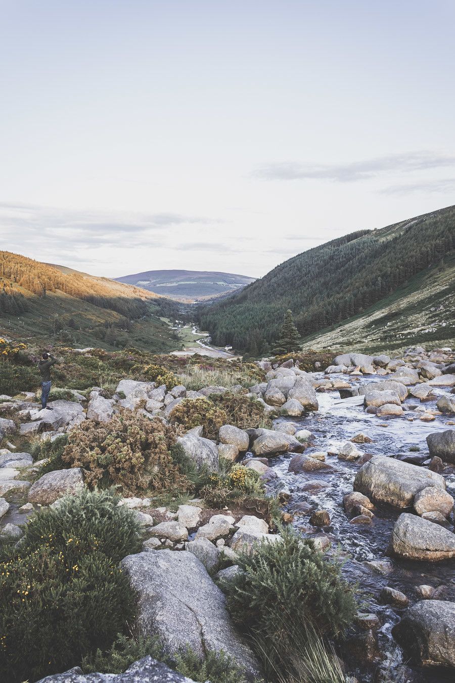 Vous rêvez ou planifiez un road trip en Irlande ? Vous partez en vacances à Dublin et souhaitez faire une excursion en dehors de la ville ? Pensez au Parc National des Montagnes de Wicklow ! C’est un paradis pour les randonneurs et pour les amoureux de grands espaces. Irlande road trip / Road trip Irlande / Irlande paysage / Irlande voyage / Voyage Irlande / Voyage en Irlande / Dublin / Wicklow ireland / Wicklow mountains / Wicklow Mountains National Park