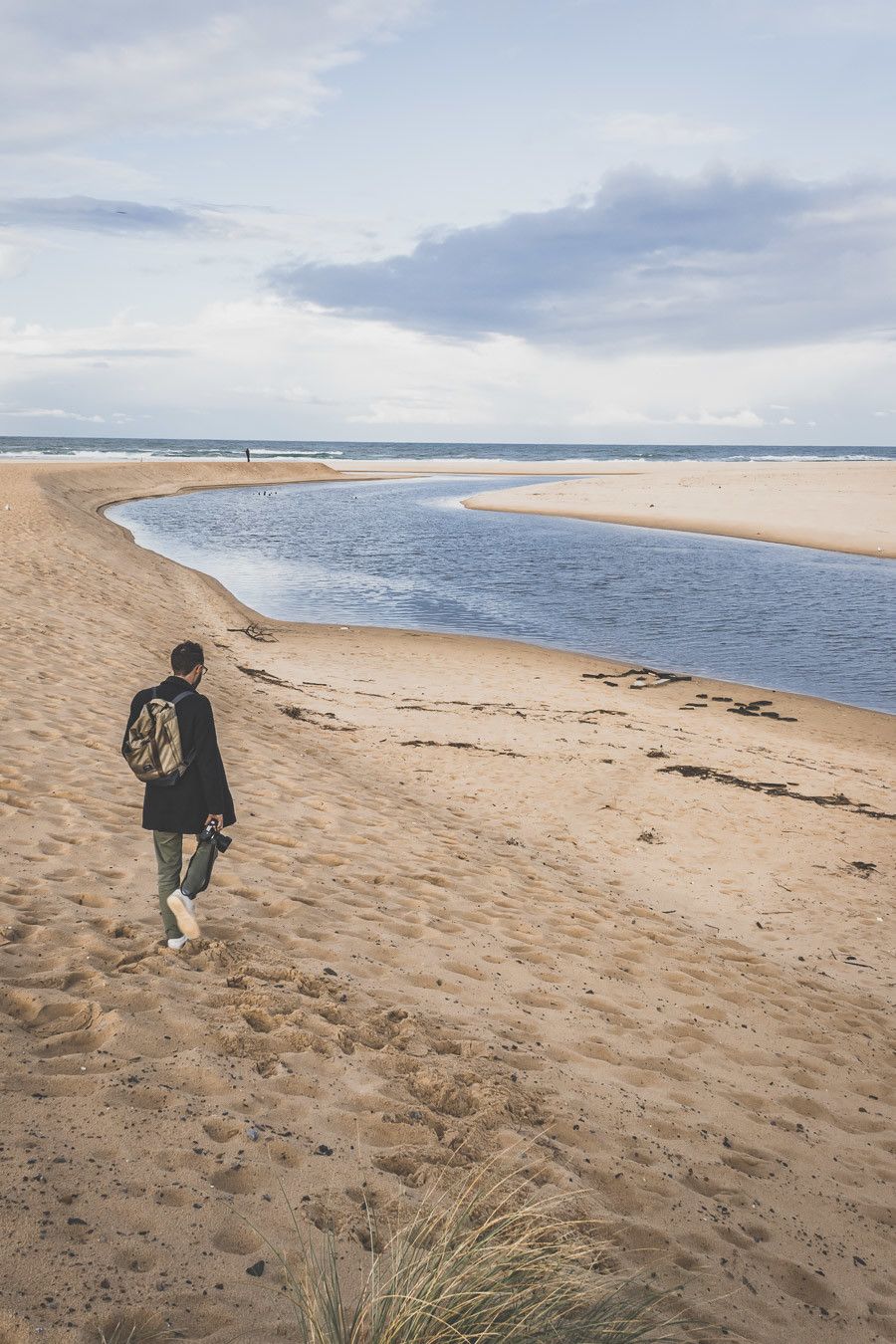 Tu prévois de visiter les Landes ? Tu rêves de plages de sable fin et de coins nature sans prendre l’avion ? Les Landes sont faites pour toi ! Retrouve dans notre article détaillé quoi faire dans les Landes, que voir et que visiter, entre jolies plages et villages de charme, réserves naturelles… #roadtrip #landes #nouvelleaquitaine #france / Vacances en France / Vacances plage / France paysage / Landes paysage / Landes tourisme / Landes plage / Landes France / Voyage en France / Voyage nature