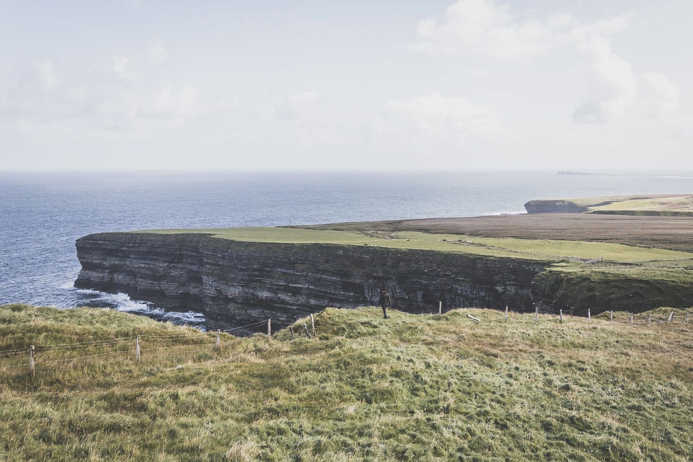 Les falaises de Benwee dans le comté de Mayo en Irlande