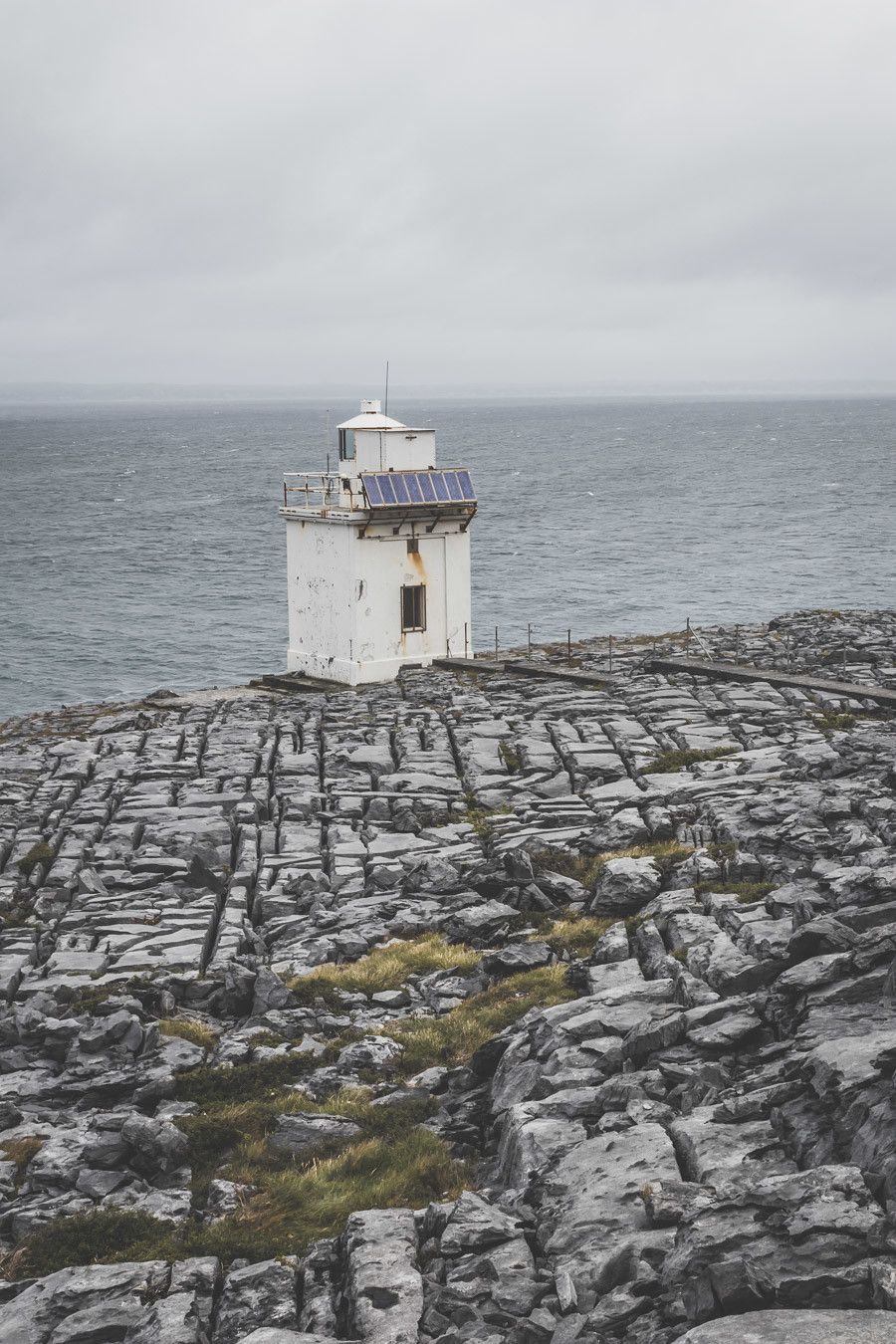 Vous planifiez un road trip en Irlande ? N’oubliez pas de passer par le Burren ! Cette superbe région géologique se situe dans le comté de Clare en Irlande et côtoie les célèbres Falaises de Moher / Cliffs of Moher Ireland / Irlande road trip / Road trip Irlande / Irlande paysage / Irlande voyage / Voyage Irlande / Irlande voyage / Voyage Irlande / Voyage en Irlande / Carnet de voyage en Irlande / Carnet voyage Irlande / Burren Ireland / Burren National Park Ireland /