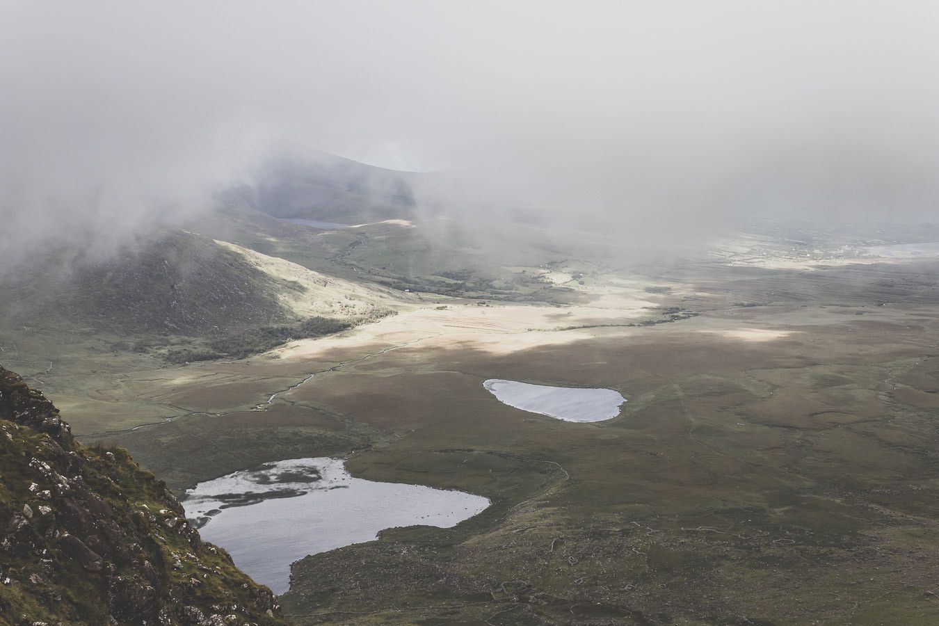 Vue depuis le Conor Pass dans le comté de Kerry