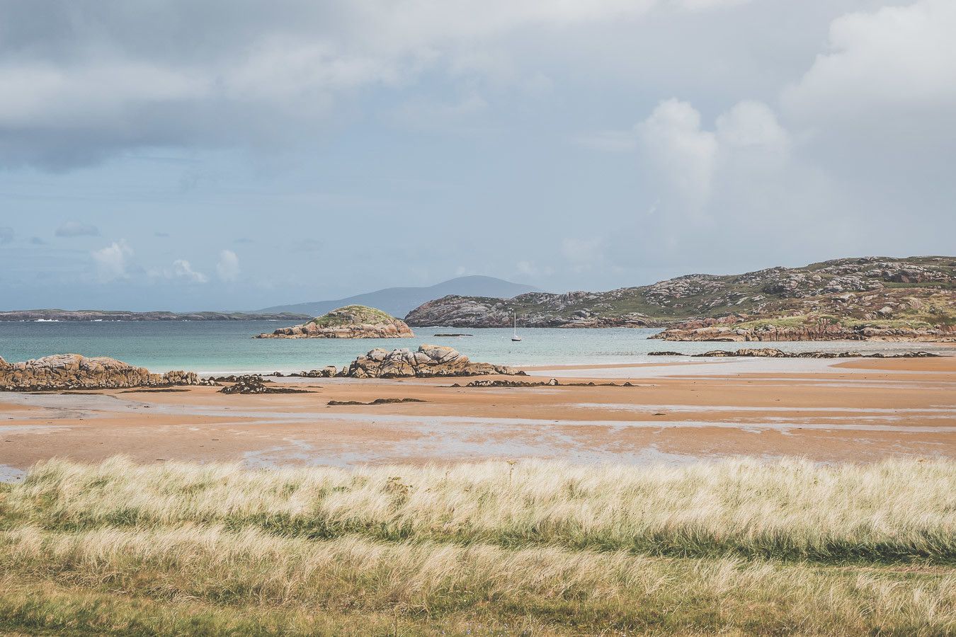 Vous planifiez un road trip en Irlande ? N’oubliez pas le comté de Donegal. Entre belles plages et falaises imposantes, ce comté saura vous surprendre et vous émerveiller. Vous trouverez dans cet article conseils pratiques et itinéraire. Irlande road trip / Road trip Irlande / Irlande paysage / Irlande / Donegal Ireland / Donegal things to do / Voyage Irlande / Voyage en Irlande / Carnet de voyage Irlande / Carnet voyage Irlande