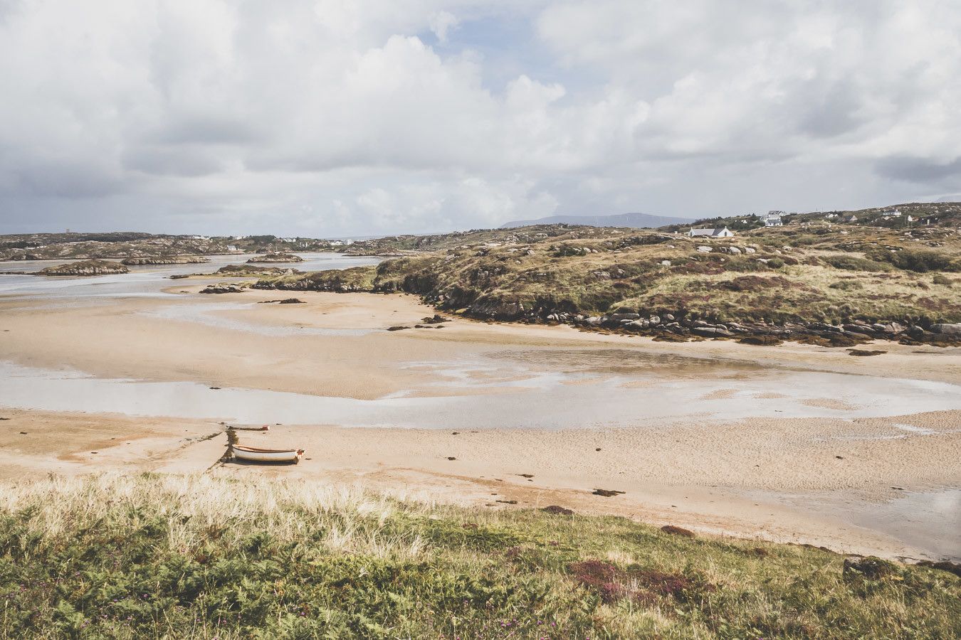 Vous planifiez un road trip en Irlande ? N’oubliez pas le comté de Donegal. Entre belles plages et falaises imposantes, ce comté saura vous surprendre et vous émerveiller. Vous trouverez dans cet article conseils pratiques et itinéraire. Irlande road trip / Road trip Irlande / Irlande paysage / Irlande / Donegal Ireland / Donegal things to do / Voyage Irlande / Voyage en Irlande / Carnet de voyage Irlande / Carnet voyage Irlande