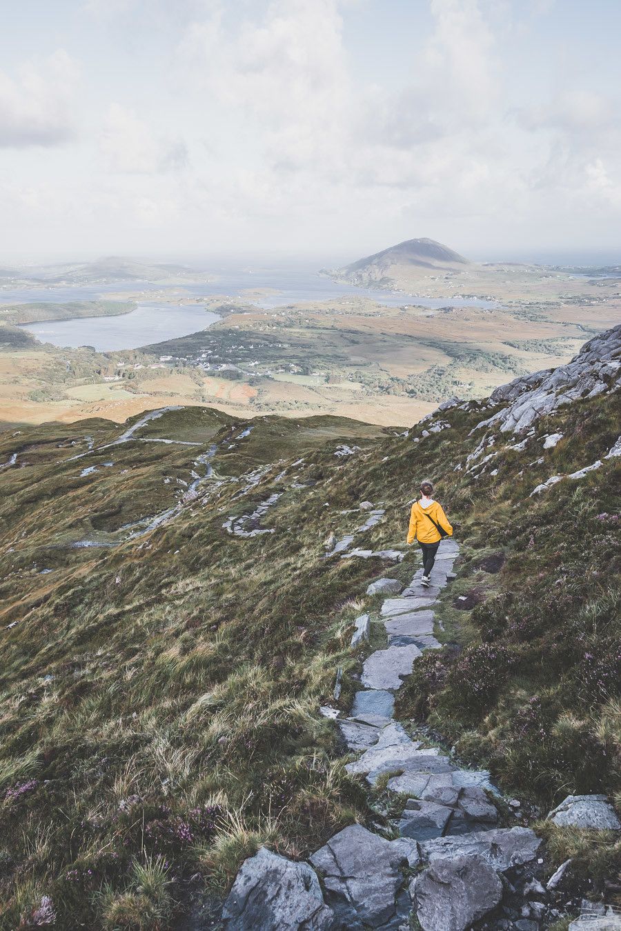 Vous souhaitez visiter le Connemara ? Découvrir la ville de Galway et ses alentours ? Ce guide est fait pour vous ! Il saura vous aiguiller / Irlande road trip / Road trip Irlande / Irlande paysage / Irlande voyage / Voyage Irlande / Irlande voyage / Voyage Irlande / Voyage en Irlande / Carnet de voyage en Irlande / Carnet voyage Irlande / Connemara Irlande / Connemara national park / Galway Ireland / Galway Irlande / Galway things to do