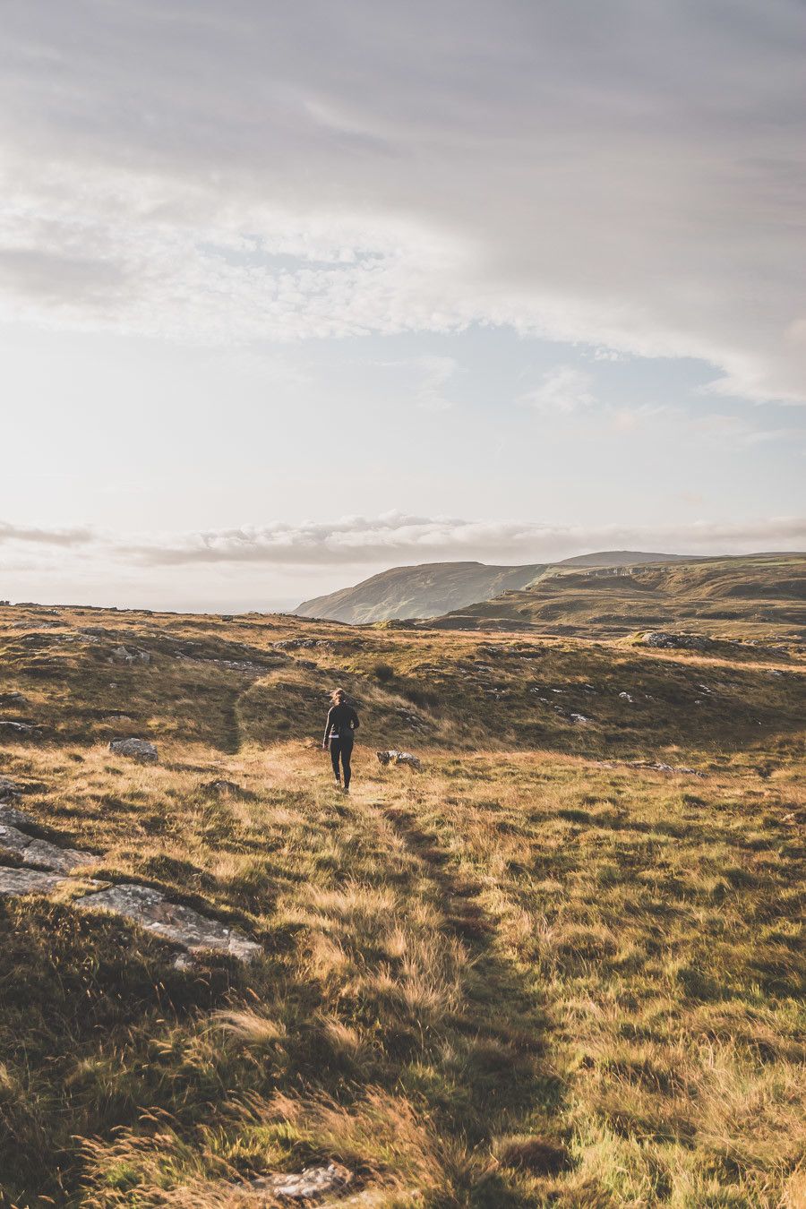 Vous ne connaissez pas encore l’Irlande-du-Nord ? Vous rêvez d’un voyage en Irlande-du-Nord ? Cet article est fait pour vous ! Il vous aidera à préparer votre road trip dans des lieux incroyables comme la Chaussée des Géants ou le pont Carrick-a-Rede. Vous découvrirez des lieux de tournage de Game of Thrones. Road trip Irlande / Irlande du Nord / Irlande voyage / Irlande paysage / Irlande road trip / Irlande du Nord voyage / Irlande du Nord paysage / Circuit Irlande du Nord / Game of Thrones