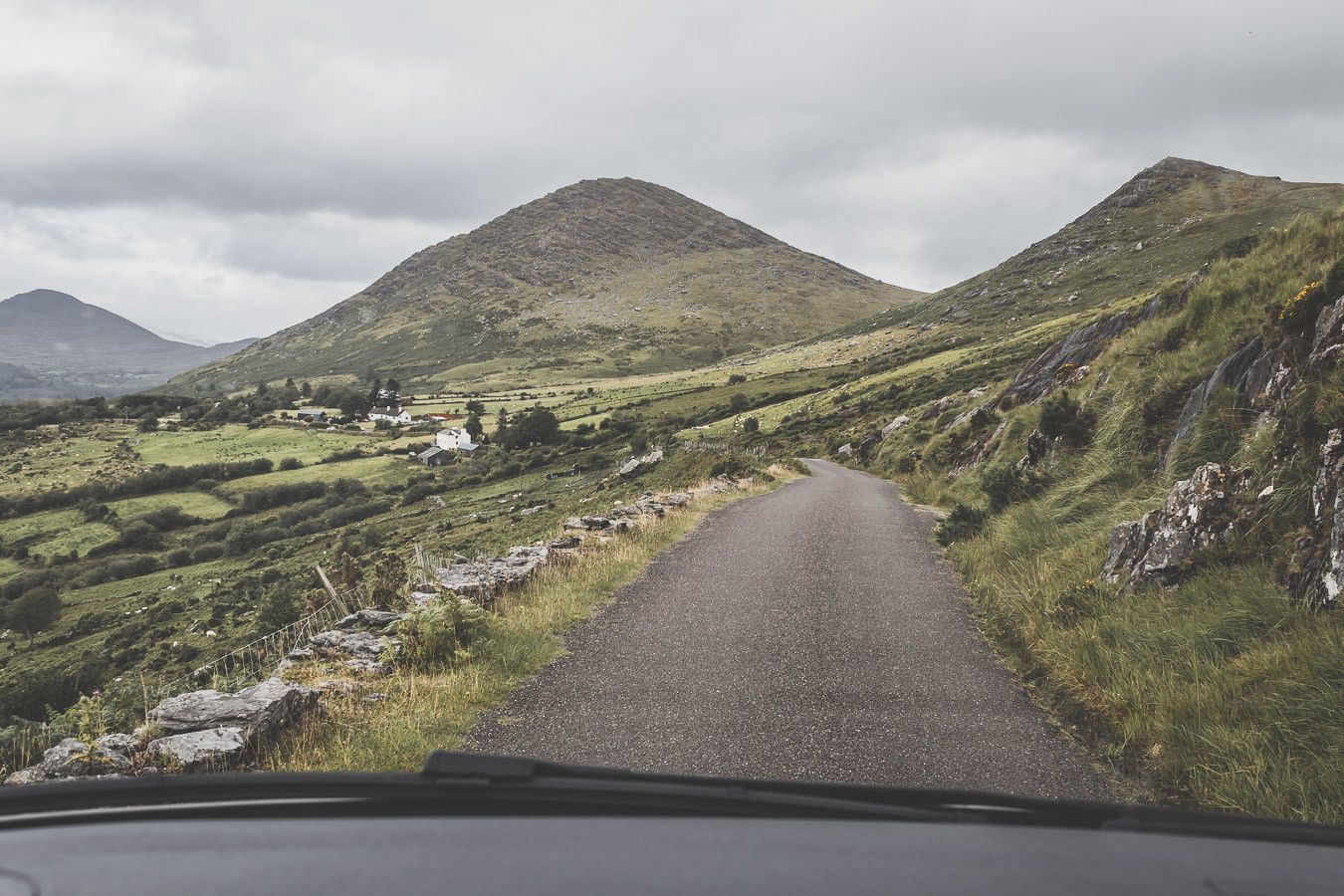 les routes étroites d'Irlande