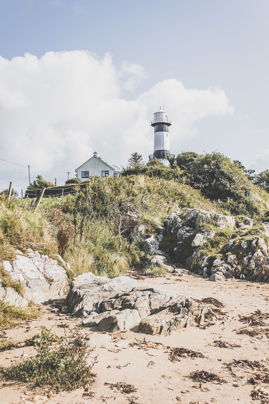 Vous planifiez un road trip en Irlande ? N’oubliez pas le comté de Donegal. Entre belles plages et falaises imposantes, ce comté saura vous surprendre et vous émerveiller. Vous trouverez dans cet article conseils pratiques et itinéraire. Irlande road trip / Road trip Irlande / Irlande paysage / Irlande / Donegal Ireland / Donegal things to do / Voyage Irlande / Voyage en Irlande / Carnet de voyage Irlande / Carnet voyage Irlande