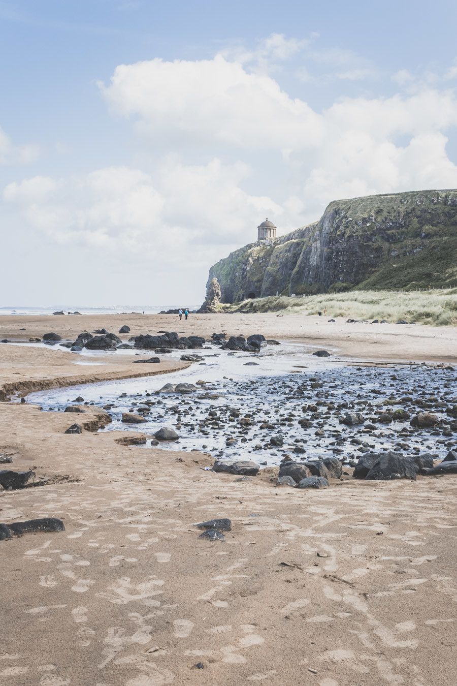 Vous ne connaissez pas encore l’Irlande-du-Nord ? Vous rêvez d’un voyage en Irlande-du-Nord ? Cet article est fait pour vous ! Il vous aidera à préparer votre road trip dans des lieux incroyables comme la Chaussée des Géants ou le pont Carrick-a-Rede. Vous découvrirez des lieux de tournage de Game of Thrones. Road trip Irlande / Irlande du Nord / Irlande voyage / Irlande paysage / Irlande road trip / Irlande du Nord voyage / Irlande du Nord paysage / Circuit Irlande du Nord / Game of Thrones