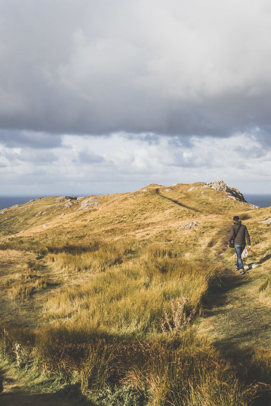 Vous planifiez un road trip en Irlande ? N’oubliez pas le comté de Donegal. Entre belles plages et falaises imposantes, ce comté saura vous surprendre et vous émerveiller. Vous trouverez dans cet article conseils pratiques et itinéraire. Irlande road trip / Road trip Irlande / Irlande paysage / Irlande / Donegal Ireland / Donegal things to do / Voyage Irlande / Voyage en Irlande / Carnet de voyage Irlande / Carnet voyage Irlande