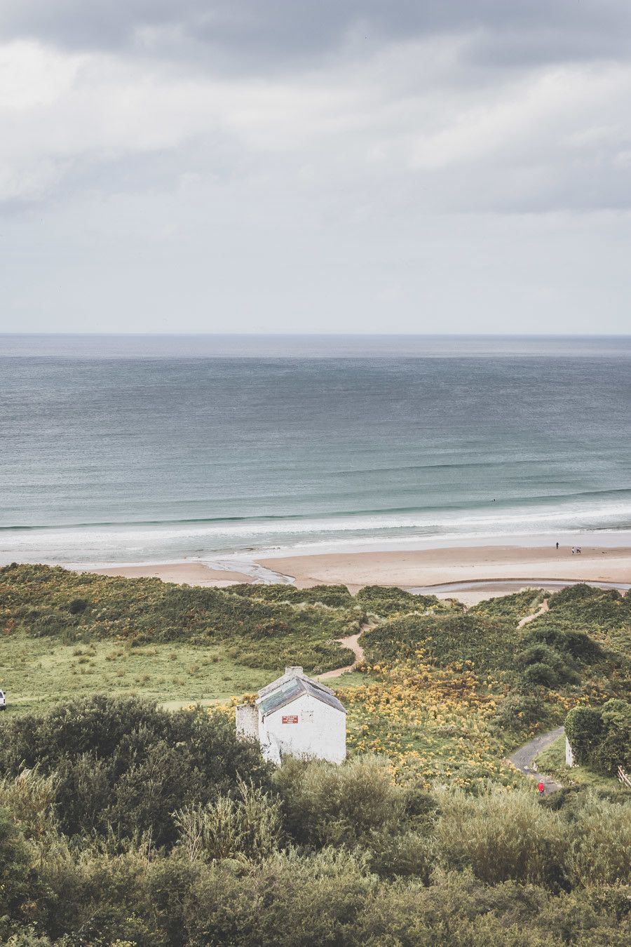 Vous ne connaissez pas encore l’Irlande-du-Nord ? Vous rêvez d’un voyage en Irlande-du-Nord ? Cet article est fait pour vous ! Il vous aidera à préparer votre road trip dans des lieux incroyables comme la Chaussée des Géants ou le pont Carrick-a-Rede. Vous découvrirez des lieux de tournage de Game of Thrones. Road trip Irlande / Irlande du Nord / Irlande voyage / Irlande paysage / Irlande road trip / Irlande du Nord voyage / Irlande du Nord paysage / Circuit Irlande du Nord / Game of Thrones