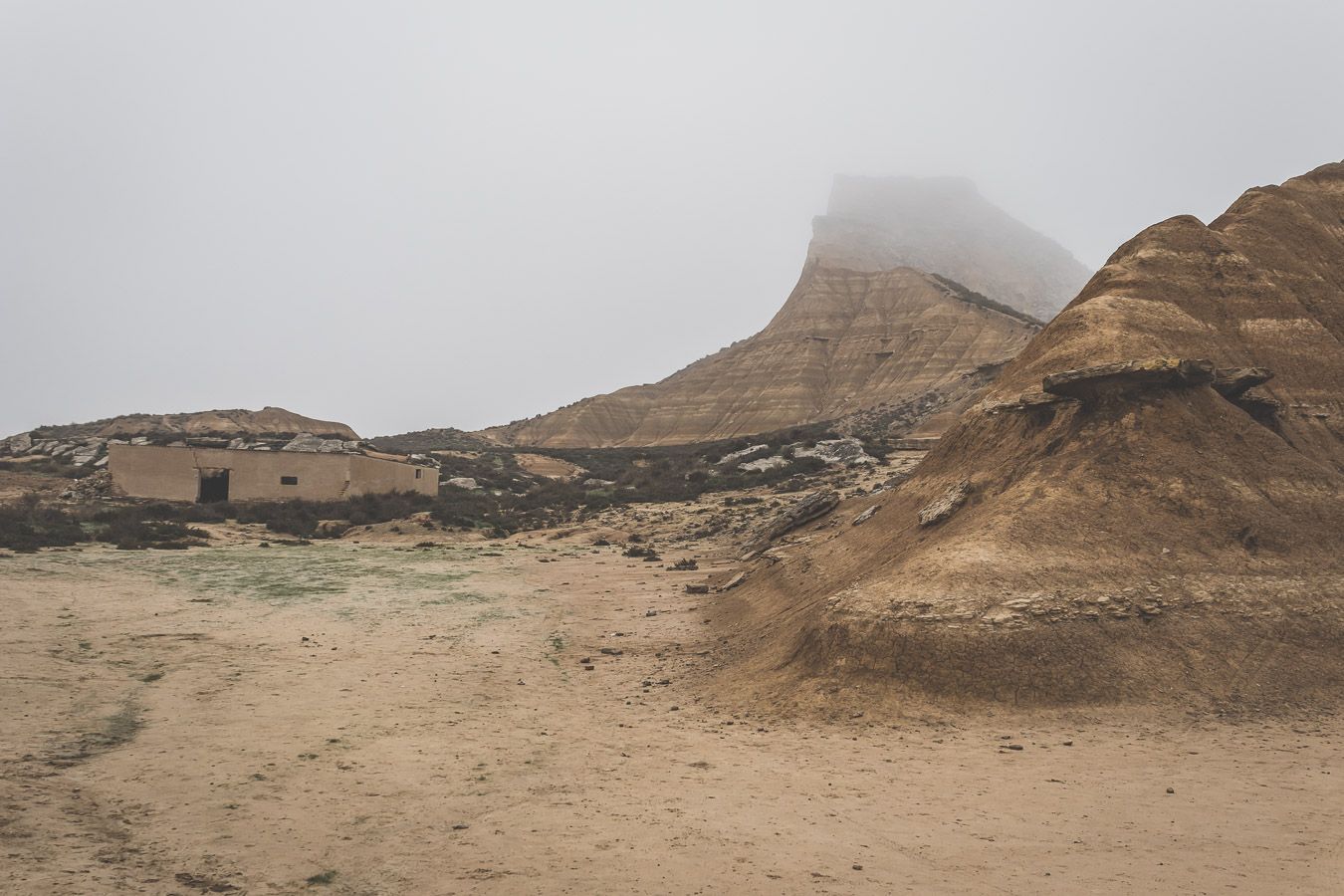 le brouillard sur le désert des Bardenas Reales