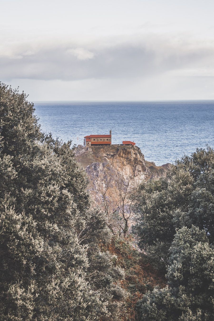 Gaztelugatxe, une étape incontournable lors d'un road trip au Pays basque espagnol 