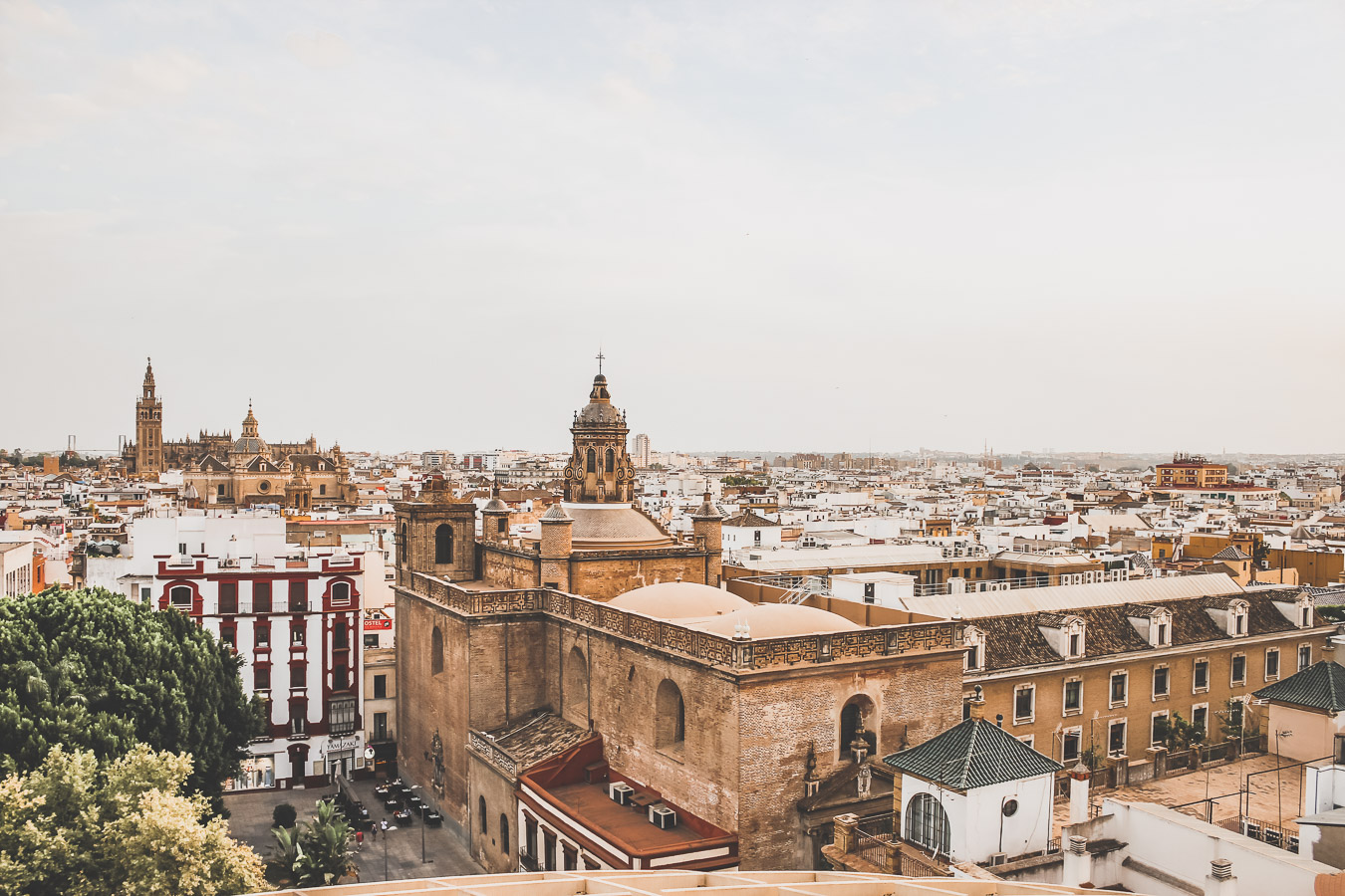 Vue depuis le Metropol Parasol à Séville lors du coucher du Soleil