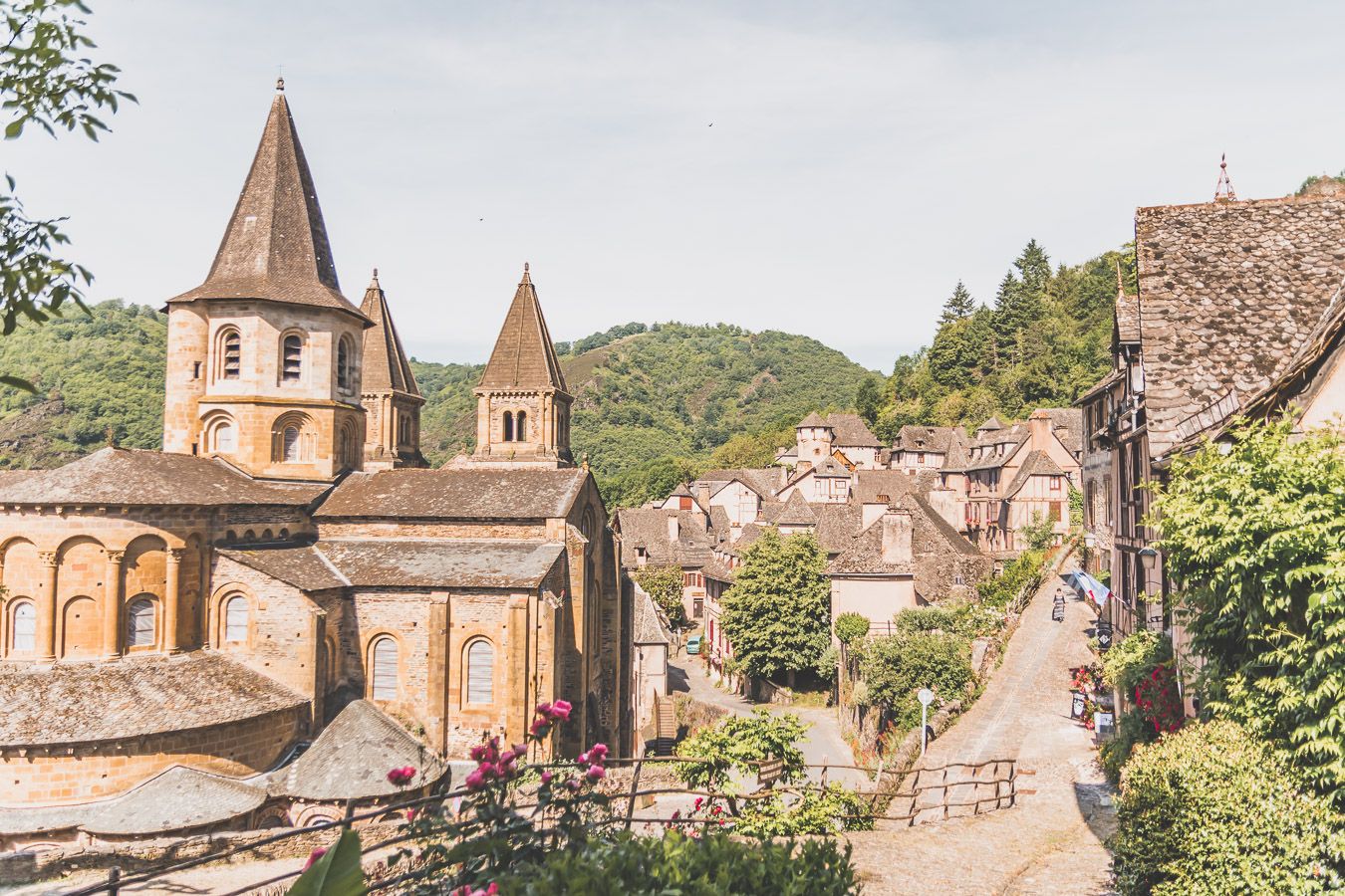 Vue sur le village de Conques