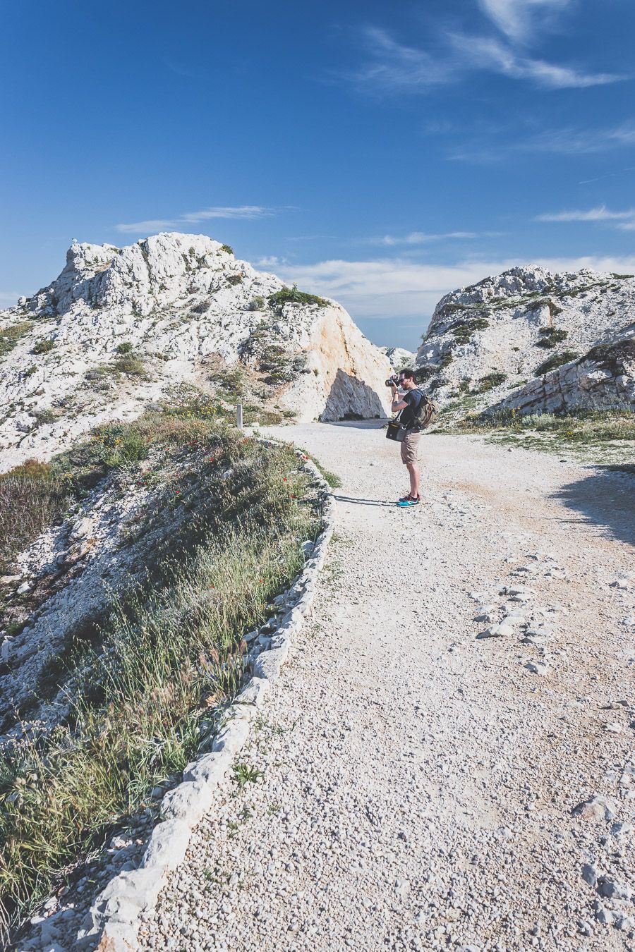 Découverte des Iles du Frioul / Tu planifies un voyage à Marseille? Suis le guide! Dans notre article, tu trouveras toutes les informations et beaucoup de photos qui te guideront dans ton excursion pour visiter les Iles du Frioul #marseille #frioul #mediterranée #france #provence #vacances / Randonnées / Baignade à Marseille / Vacances en France / Provence / Voyages en France / Nature / Destination nature / Plage Marseille / Calanques / Voyages