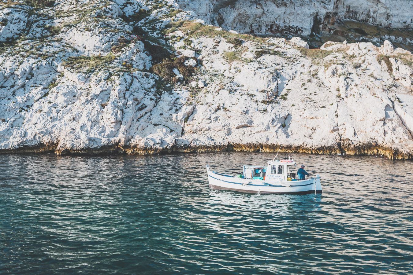 pêcheur marseillais au petit matin