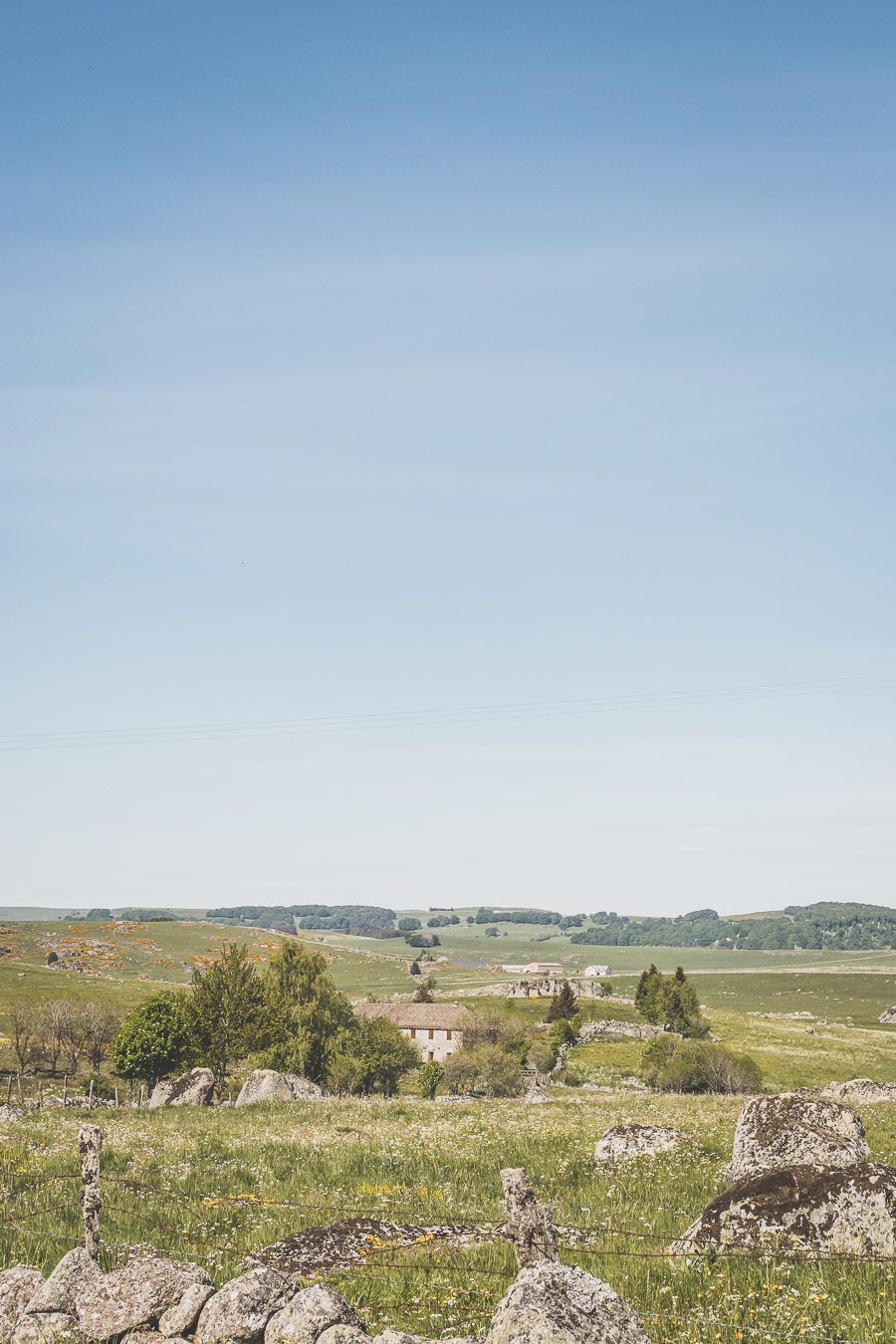 Randonnée sur l'Aubrac : la cascade du Déroc et le lac de Saint-Andéol en Lozère