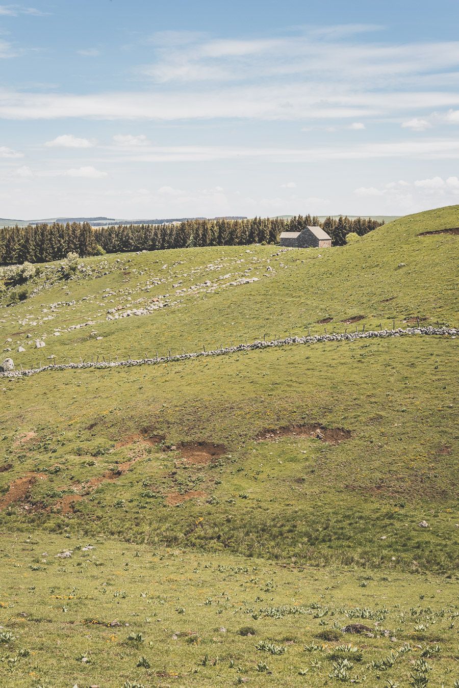 Randonnée sur l'Aubrac : la cascade du Déroc et le lac de Saint-Andéol en Lozère