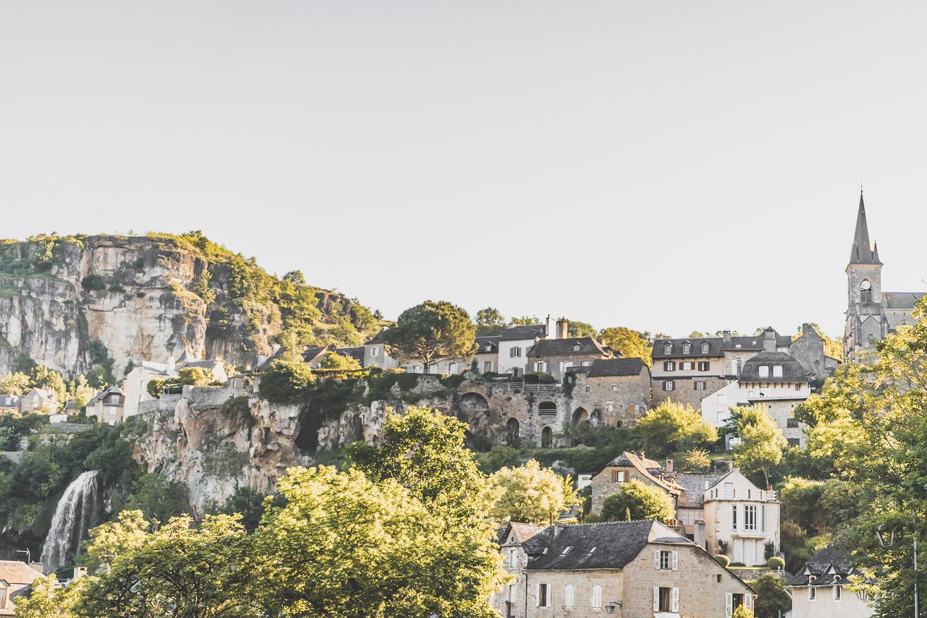 Vue sur le village de Salles-la-Source