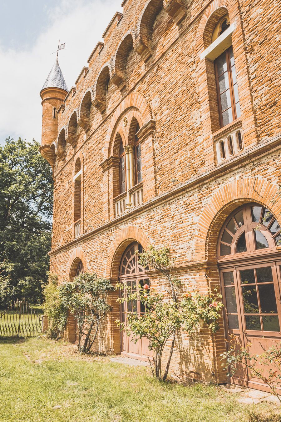 Vous cherchez une destination de vacances en France ? Pourquoi ne pas visiter le Gers ? Suivez ce guide pour un week-end en France. Vacances Occitanie / Occitanie France / Occitanie tourisme / Sud ouest France / Sud ouest paysage / France travel / France tourisme / road trip France / Europe travel / Europe travel list / Vacances en France / Voyage France/ Destinations de voyages / Idées voyages / Europe / Vacances Europe / Gers France / Gers tourisme / Gers paysage / Week end France destinations