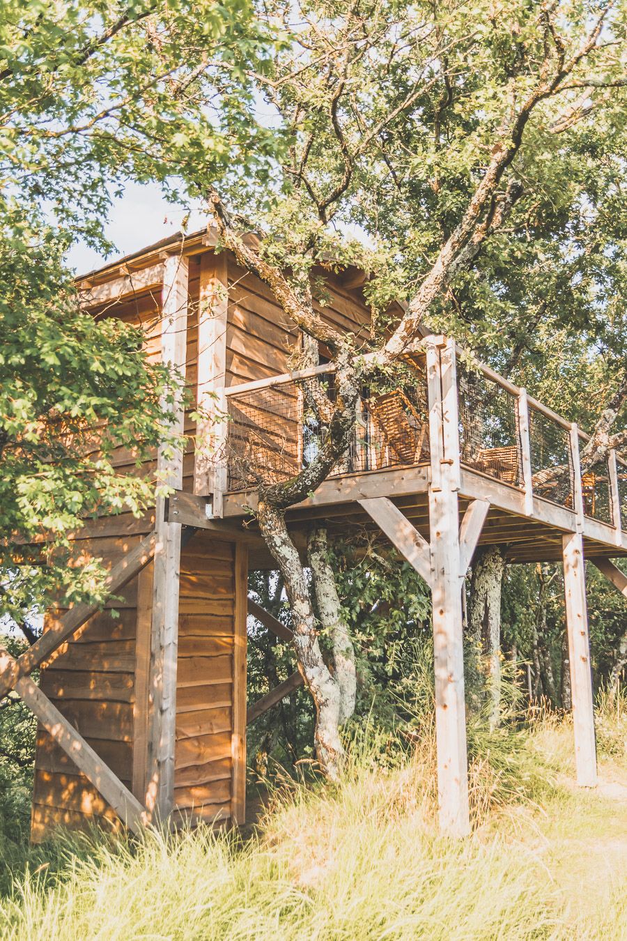 Cabane dans les bois dans le Gers