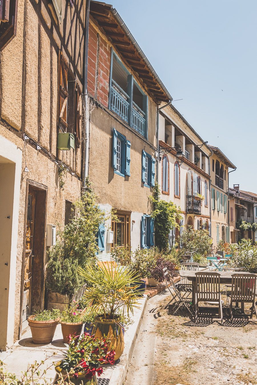 Vous cherchez une destination de vacances en France ? Pourquoi ne pas visiter le Gers ? Suivez ce guide pour un week-end en France. Vacances Occitanie / Occitanie France / Occitanie tourisme / Sud ouest France / Sud ouest paysage / France travel / France tourisme / road trip France / Europe travel / Europe travel list / Vacances en France / Voyage France/ Destinations de voyages / Idées voyages / Europe / Vacances Europe / Gers France / Gers tourisme / Gers paysage / Week end France destinations