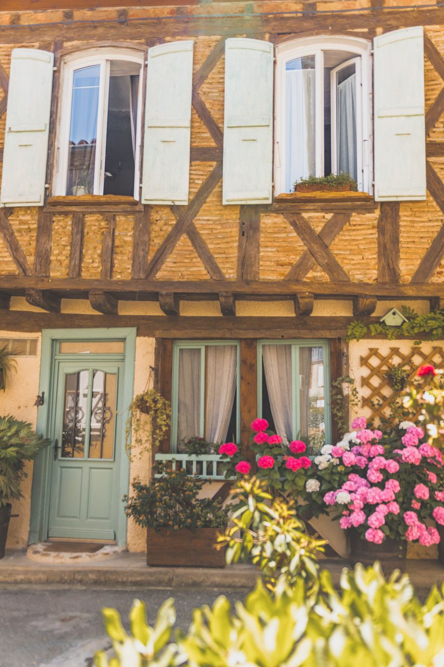 Vous cherchez une destination de vacances en France ? Pourquoi ne pas visiter le Gers ? Suivez ce guide pour un week-end en France. Vacances Occitanie / Occitanie France / Occitanie tourisme / Sud ouest France / Sud ouest paysage / France travel / France tourisme / road trip France / Europe travel / Europe travel list / Vacances en France / Voyage France/ Destinations de voyages / Idées voyages / Europe / Vacances Europe / Gers France / Gers tourisme / Gers paysage / Week end France destinations