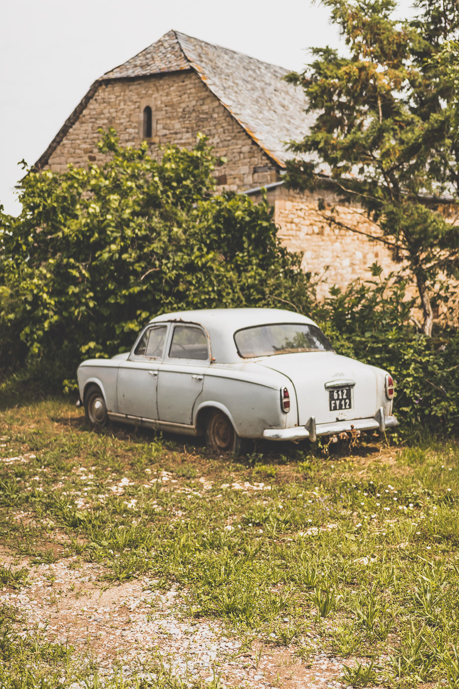 Vous vous demandez que voir en Aveyron ? Que faire en Aveyron ? Notre article est fait pour vous! Conques, Penne, La Couvertoirade, Rodez, Brousse-le-Château... sont évoqués en mots et photos #aveyron #occitanie #france #vacances / Road trip en Aveyron / Voyage en Aveyron / Découvrir l'Occitanie / Voyage en France / Vacances en France / Jolis villages / Travel in France / Voyage en Europe / Villages / Road trip en France / Village de charme / Aveyron tourisme / Aveyron France / Aveyron paysage