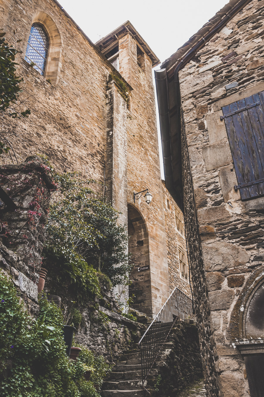 Vous vous demandez que voir en Aveyron ? Que faire en Aveyron ? Notre article est fait pour vous! Conques, Penne, La Couvertoirade, Rodez, Brousse-le-Château... sont évoqués en mots et photos #aveyron #occitanie #france #vacances / Road trip en Aveyron / Voyage en Aveyron / Découvrir l'Occitanie / Voyage en France / Vacances en France / Jolis villages / Travel in France / Voyage en Europe / Villages / Road trip en France / Village de charme / Aveyron tourisme / Aveyron France / Aveyron paysage