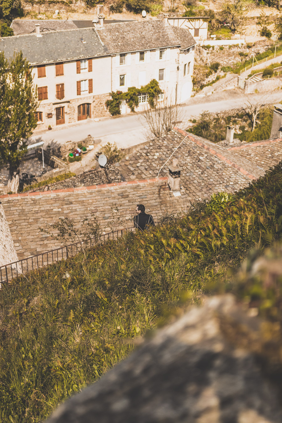 Vous vous demandez que voir en Aveyron ? Que faire en Aveyron ? Notre article est fait pour vous! Conques, Penne, La Couvertoirade, Rodez, Brousse-le-Château... sont évoqués en mots et photos #aveyron #occitanie #france #vacances / Road trip en Aveyron / Voyage en Aveyron / Découvrir l'Occitanie / Voyage en France / Vacances en France / Jolis villages / Travel in France / Voyage en Europe / Villages / Road trip en France / Village de charme / Aveyron tourisme / Aveyron France / Aveyron paysage