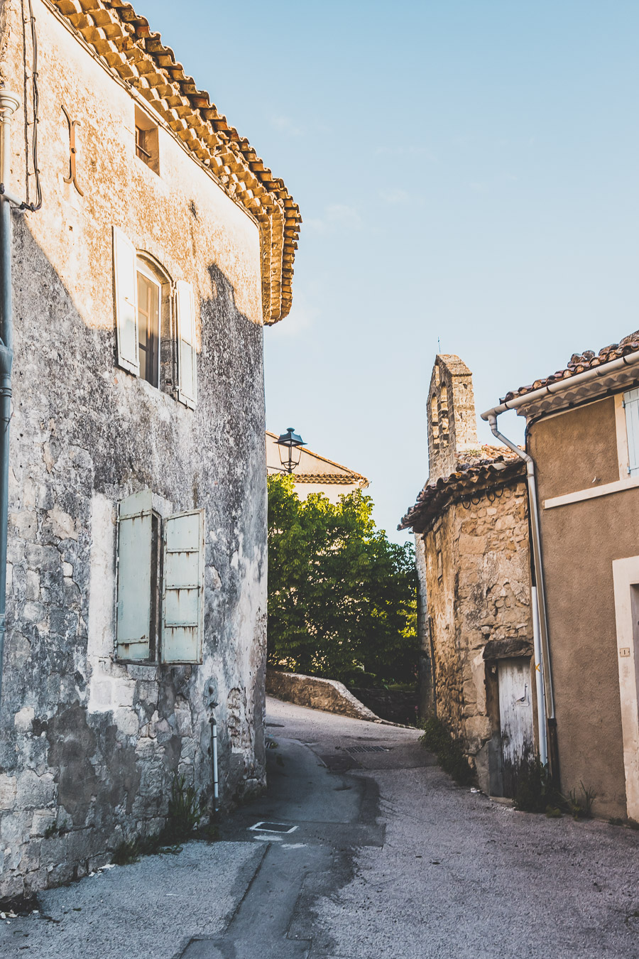 Vous vous demandez que faire dans le Vaucluse ? Faites un road trip en van et suivez le guide ! Vacances en France / Vacances plage / France paysage / Voyage en France / Voyage nature / Voyage en France / Destinations de voyages / Road trip France / Plus beaux villages de France / paysage / Vaucluse tourisme / Vaucluse france / Luberon provence / luberon visite / luberon france / provence france / provence alpes côte d'azur / alpes francaises / mont ventoux provence france / van aménagé 