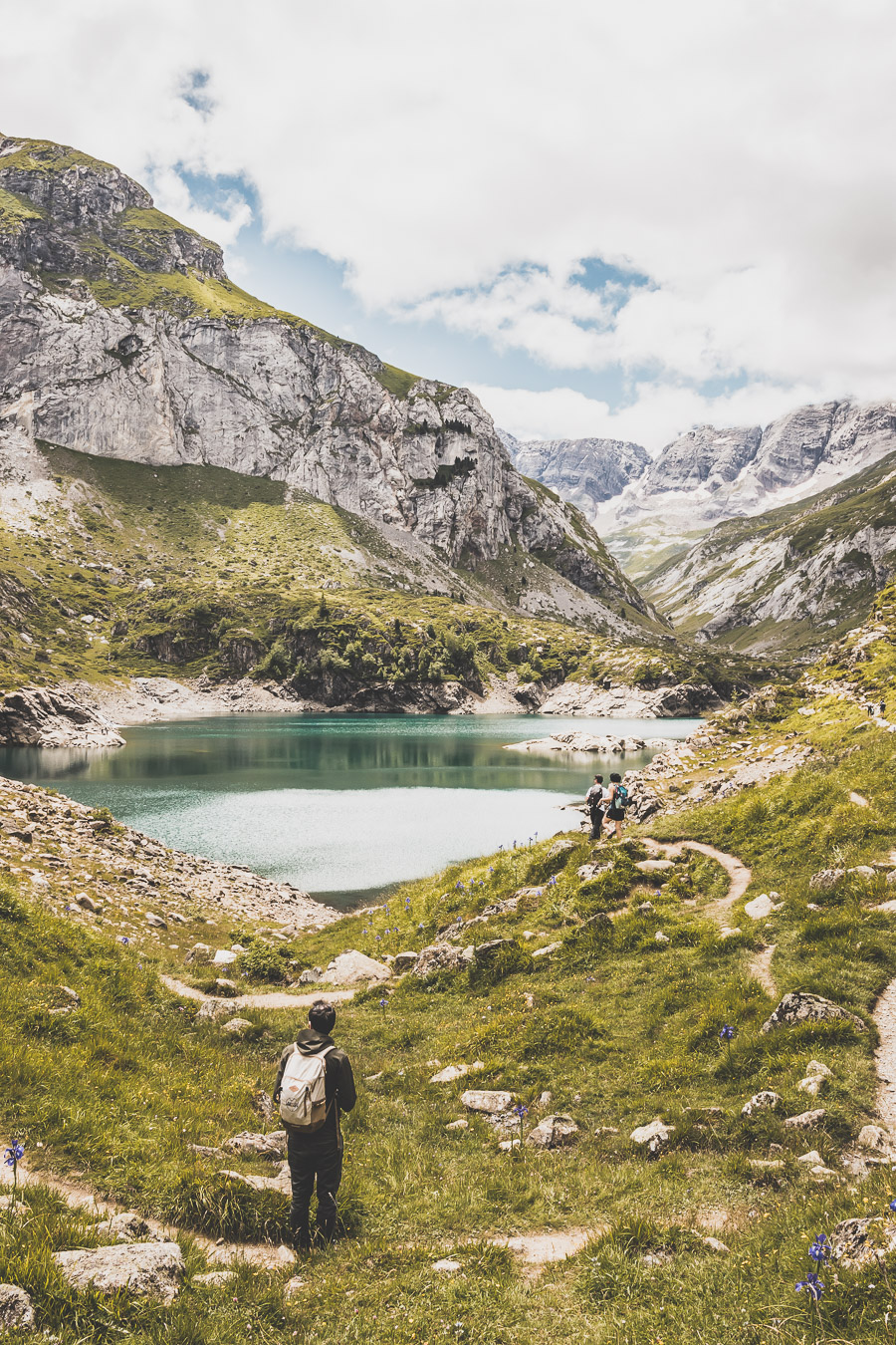 Vous voulez connaître les plus belles randonnées des Pyrénées... Suivez le guide ! Découvrir l'Occitanie / Voyage en France / Vacances en France / Travel in France / Voyage en Europe / Pyrenees moutains / Pyrenean mastiff / Pyreneeën frankrijk / pyrénées montagne / hautes pyrénées landscape / randonnée hautes pyrénées / paysage hautes pyrénées / rando hautes pyrénées / randonnée france / randonnée pyrénées / les plus belles randonnées en France / les plus belles randonnées Pyrénées / occitanie