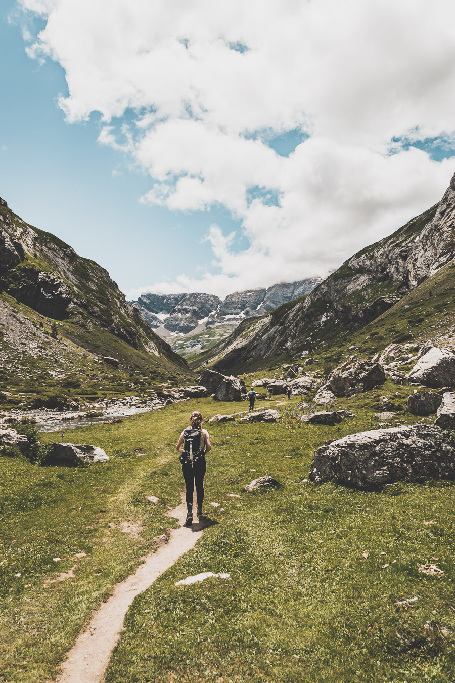 Vous voulez connaître les plus belles randonnées des Pyrénées... Suivez le guide ! Découvrir l'Occitanie / Voyage en France / Vacances en France / Travel in France / Voyage en Europe / Pyrenees moutains / Pyrenean mastiff / Pyreneeën frankrijk / pyrénées montagne / hautes pyrénées landscape / randonnée hautes pyrénées / paysage hautes pyrénées / rando hautes pyrénées / randonnée france / randonnée pyrénées / les plus belles randonnées en France / les plus belles randonnées Pyrénées / occitanie