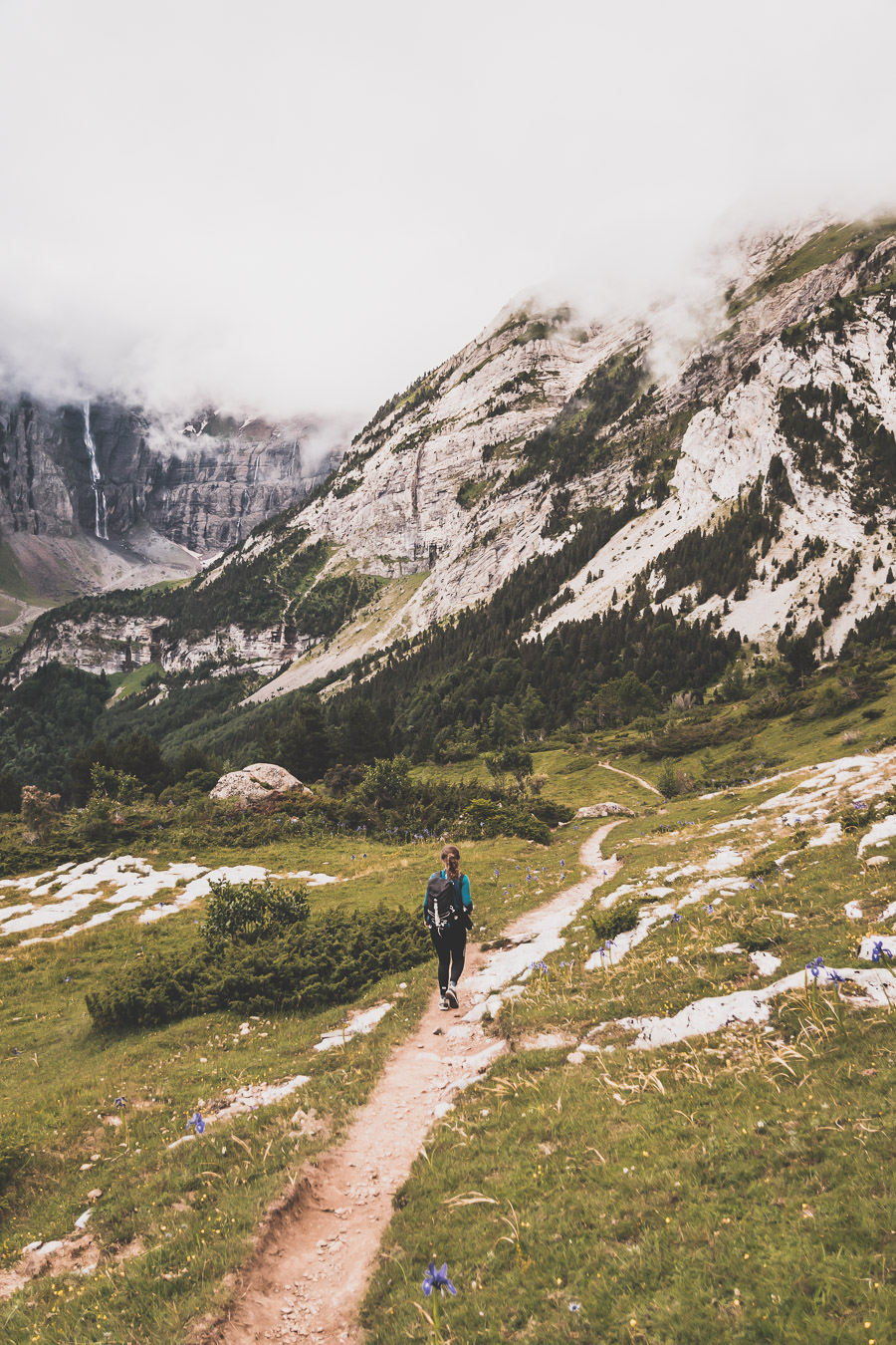 Vous voulez connaître les plus belles randonnées des Pyrénées... Suivez le guide ! Découvrir l'Occitanie / Voyage en France / Vacances en France / Travel in France / Voyage en Europe / Pyrenees moutains / Pyrenean mastiff / Pyreneeën frankrijk / pyrénées montagne / hautes pyrénées landscape / randonnée hautes pyrénées / paysage hautes pyrénées / rando hautes pyrénées / randonnée france / randonnée pyrénées / les plus belles randonnées en France / les plus belles randonnées Pyrénées / occitanie