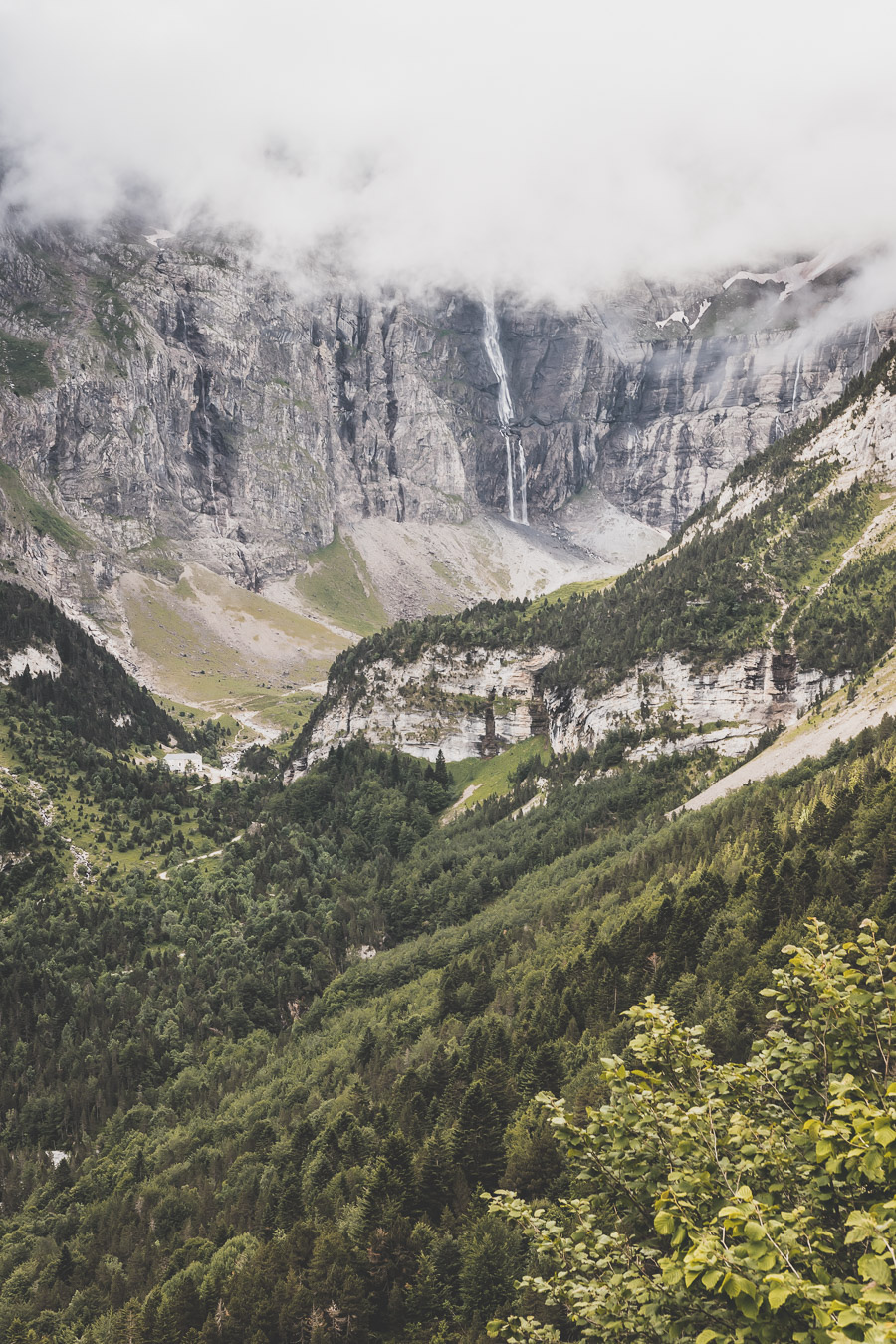 Vous voulez connaître les plus belles randonnées des Pyrénées... Suivez le guide ! Découvrir l'Occitanie / Voyage en France / Vacances en France / Travel in France / Voyage en Europe / Pyrenees moutains / Pyrenean mastiff / Pyreneeën frankrijk / pyrénées montagne / hautes pyrénées landscape / randonnée hautes pyrénées / paysage hautes pyrénées / rando hautes pyrénées / randonnée france / randonnée pyrénées / les plus belles randonnées en France / les plus belles randonnées Pyrénées / occitanie