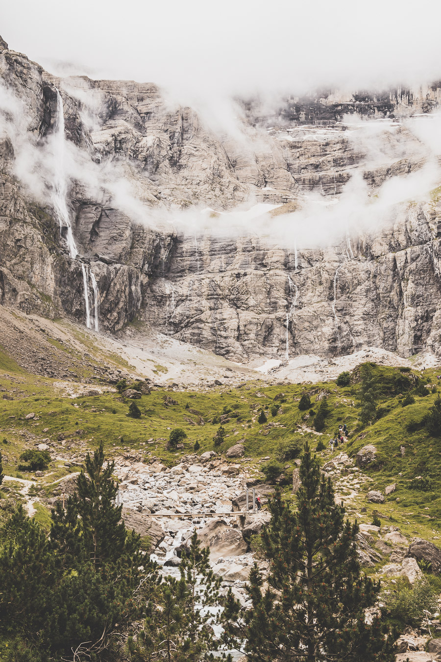 Vous voulez connaître les plus belles randonnées des Pyrénées... Suivez le guide ! Découvrir l'Occitanie / Voyage en France / Vacances en France / Travel in France / Voyage en Europe / Pyrenees moutains / Pyrenean mastiff / Pyreneeën frankrijk / pyrénées montagne / hautes pyrénées landscape / randonnée hautes pyrénées / paysage hautes pyrénées / rando hautes pyrénées / randonnée france / randonnée pyrénées / les plus belles randonnées en France / les plus belles randonnées Pyrénées / occitanie