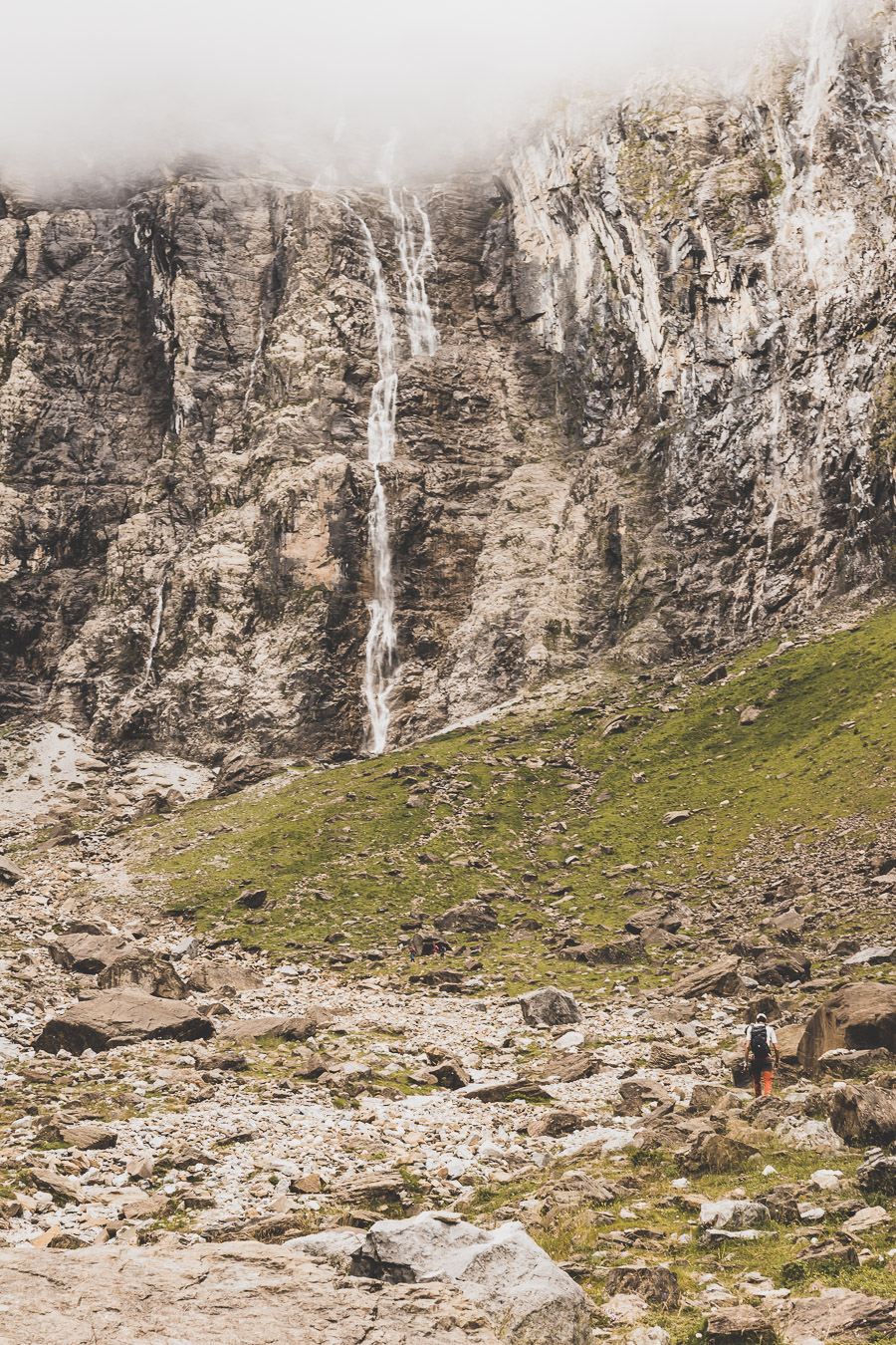 Vous voulez connaître les plus belles randonnées des Pyrénées... Suivez le guide ! Découvrir l'Occitanie / Voyage en France / Vacances en France / Travel in France / Voyage en Europe / Pyrenees moutains / Pyrenean mastiff / Pyreneeën frankrijk / pyrénées montagne / hautes pyrénées landscape / randonnée hautes pyrénées / paysage hautes pyrénées / rando hautes pyrénées / randonnée france / randonnée pyrénées / les plus belles randonnées en France / les plus belles randonnées Pyrénées / occitanie