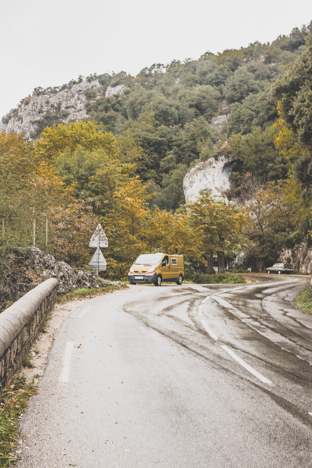 Vous vous demandez que visiter en Ardèche ? Faites un road trip en van et suivez le guide ! Ardeche france / Ardeche insolite / Ardeche frankrijk / Ardeche paysage / Ardeche camping / auvergne tourisme / Auvergne france / Auvergne rhone alpes / Auvergne-rhône-alpes / Auvergne frankrijk / Auvergne paysage / Vacances en France / Vacances plage / France paysage / Voyage en France / Voyage nature / Voyage en France / Destinations de voyages / Road trip France / Plus beaux villages de France /paysage