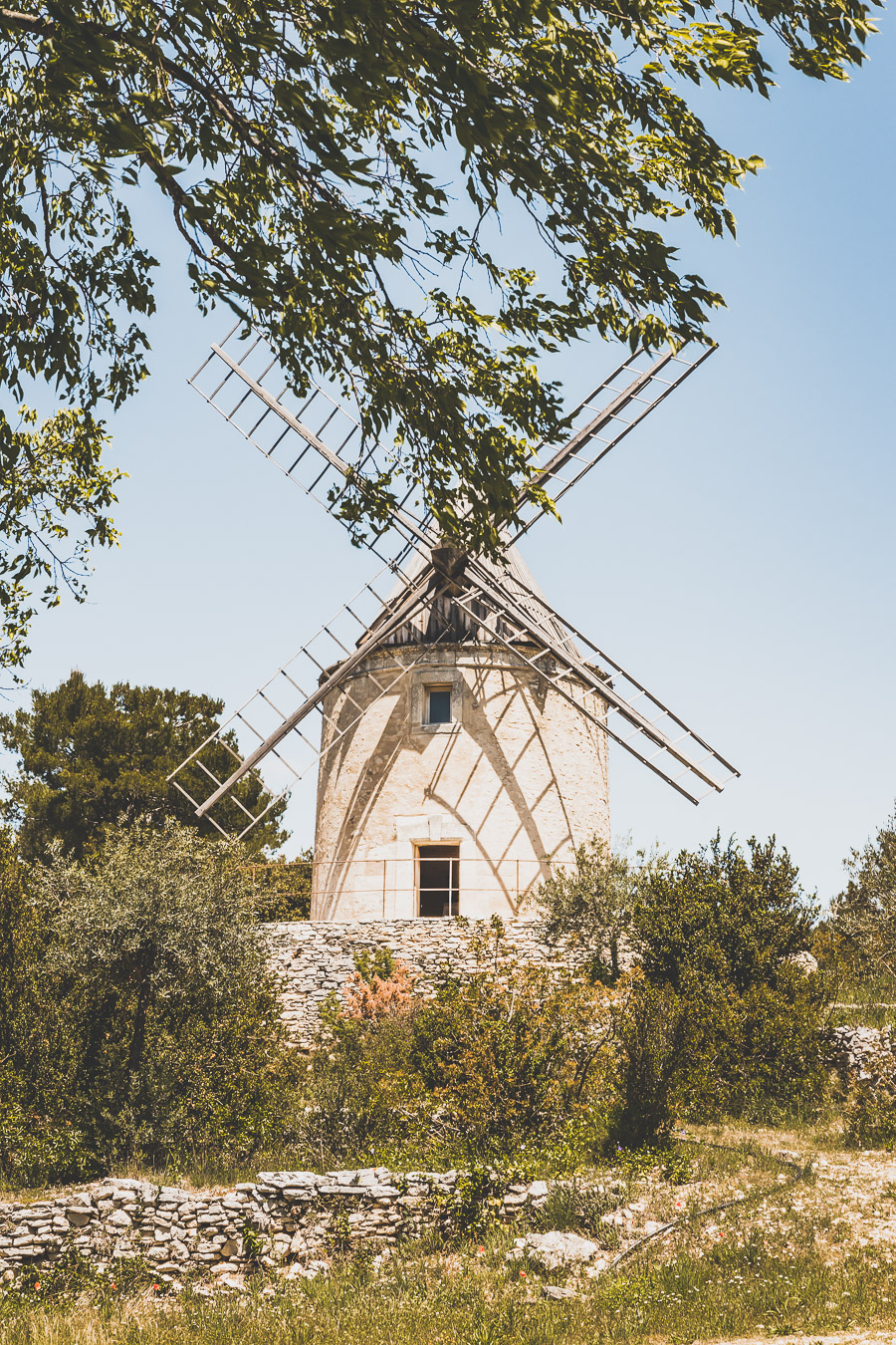 Vous vous demandez que faire dans le Vaucluse ? Faites un road trip en van et suivez le guide ! Vacances en France / Vacances plage / France paysage / Voyage en France / Voyage nature / Voyage en France / Destinations de voyages / Road trip France / Plus beaux villages de France / paysage / Vaucluse tourisme / Vaucluse france / Luberon provence / luberon visite / luberon france / provence france / provence alpes côte d'azur / alpes francaises / mont ventoux provence france / van aménagé 